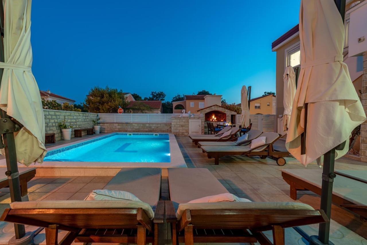 ויר Villa Karmen - Poolhouse מראה חיצוני תמונה