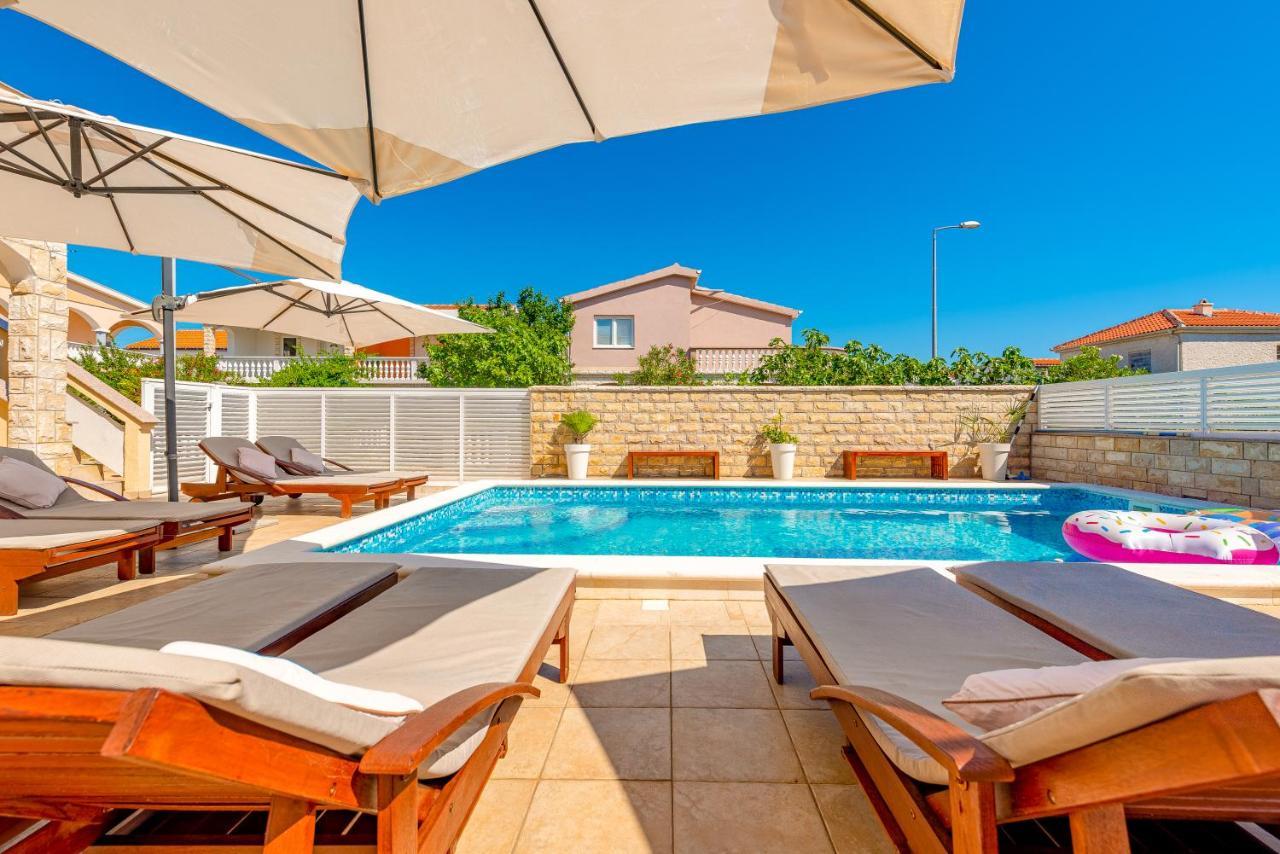 ויר Villa Karmen - Poolhouse מראה חיצוני תמונה
