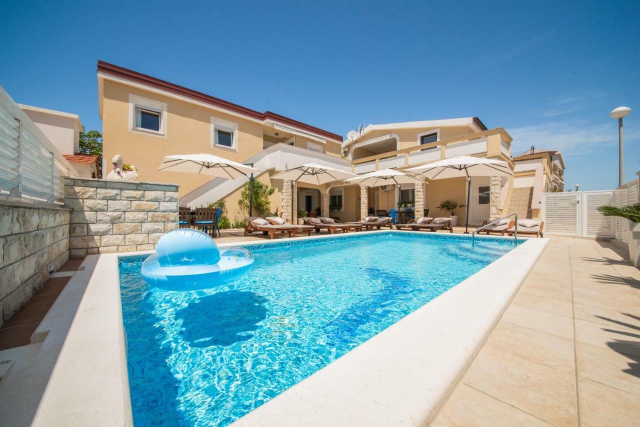 ויר Villa Karmen - Poolhouse מראה חיצוני תמונה